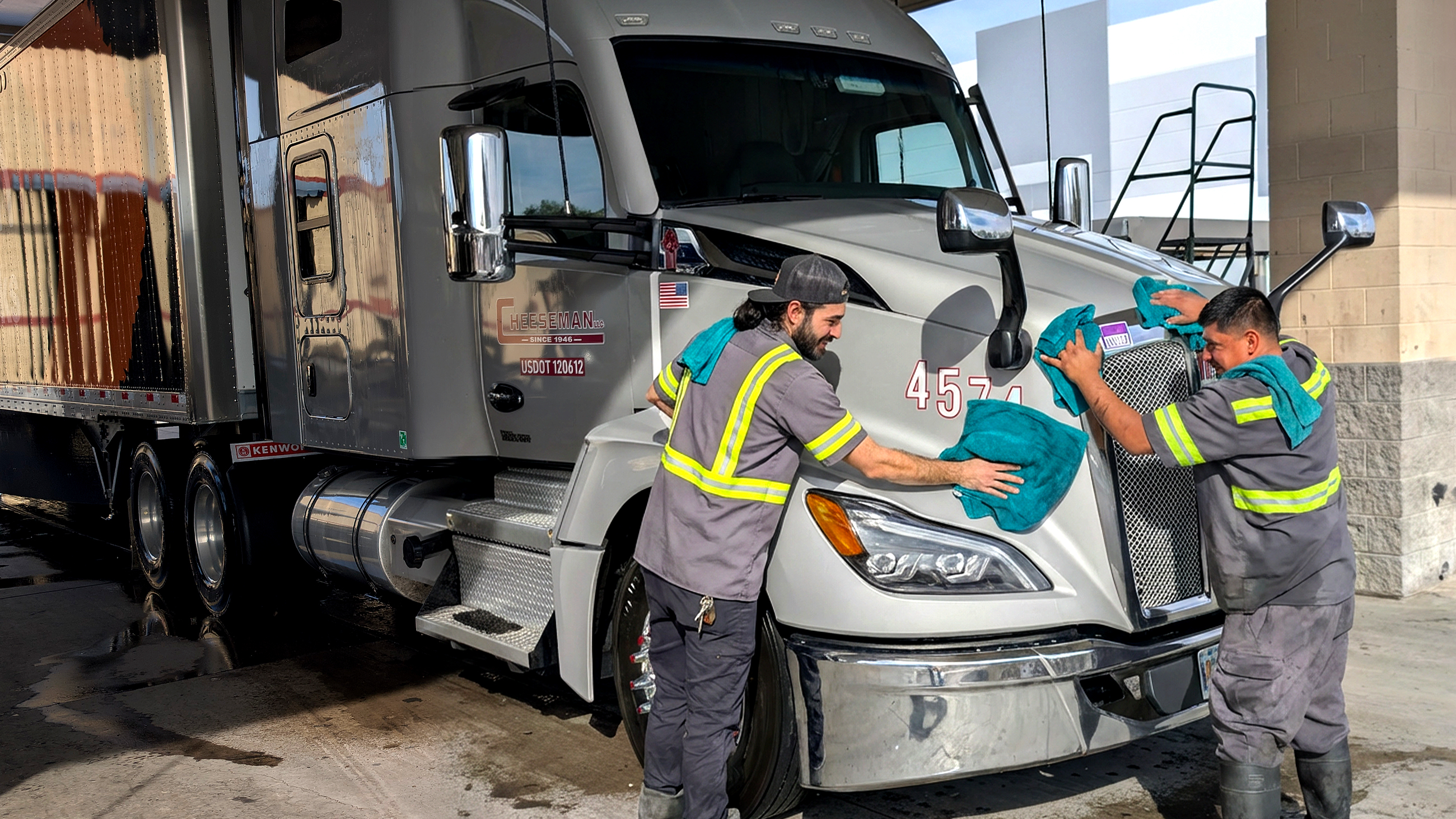 Dannys Avondale Truck Wash and Service Center Showroom Shine